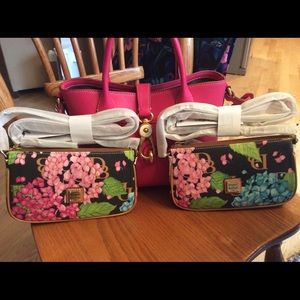 NWT Dooney and Bourke Hydrangea Lexi. Coated Cotton, Leather Trim and strap.